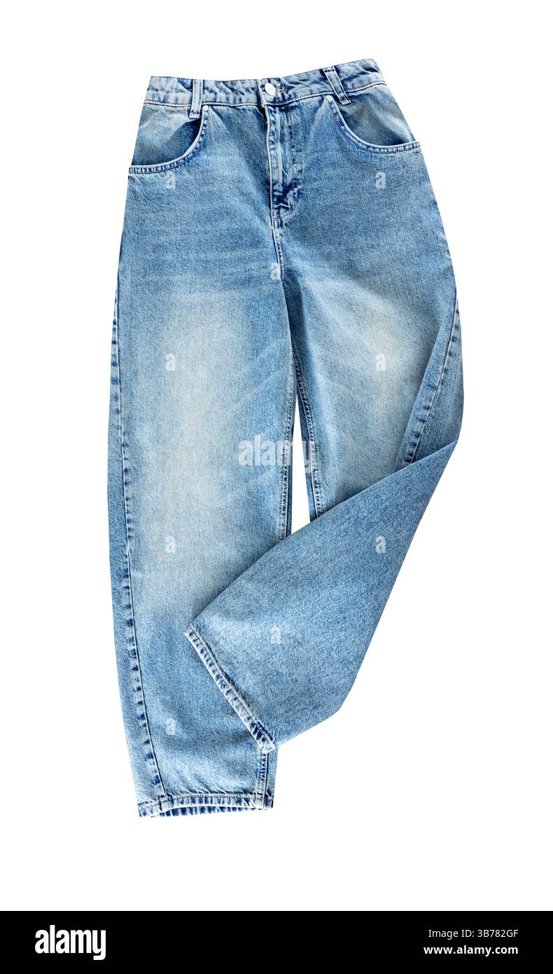 Blaue Jeans isoliert auf weiß, Jeans mit weitem Bein Ausschnitt. Trendige Hose vorne Ansicht. Damenmode, Objekte, niemand. Stockfoto