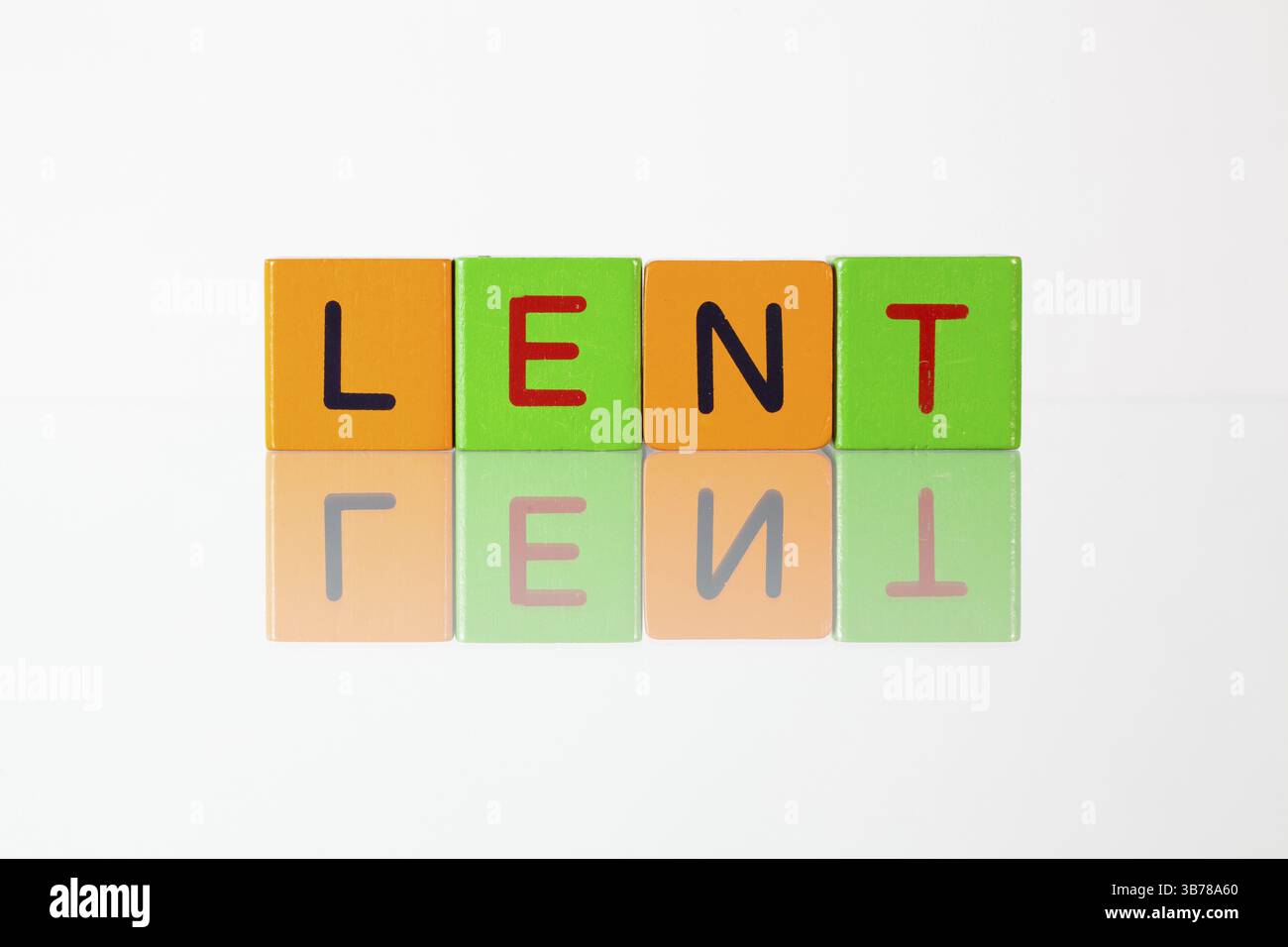 Fastenzeit - eine Inschrift aus Holzklötzen Kinder- Stockfoto