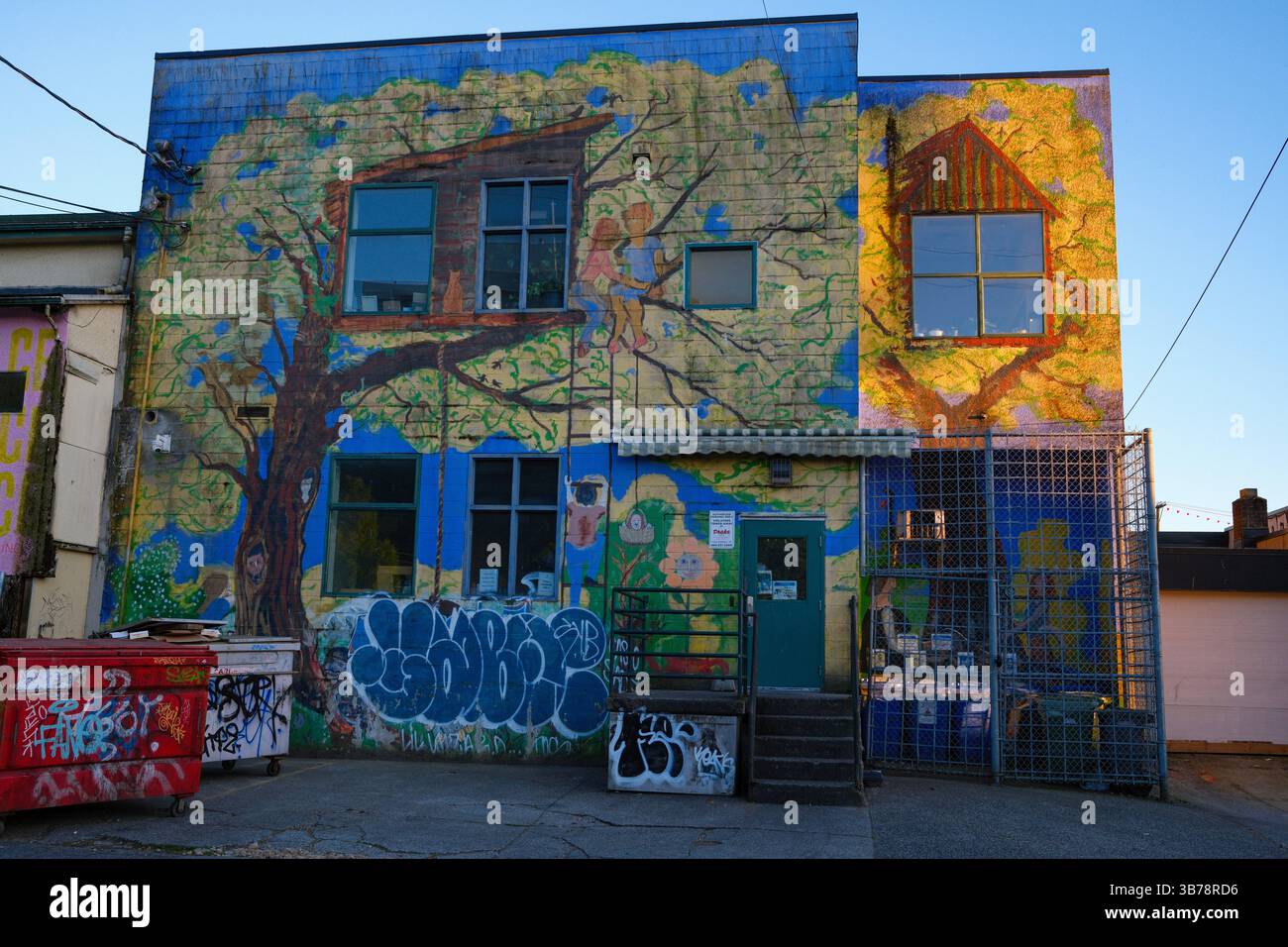 Ein Wandgemälde auf einem Gebäude an der Commercial Drive & Venables Street, Vancouver, BC. Stockfoto