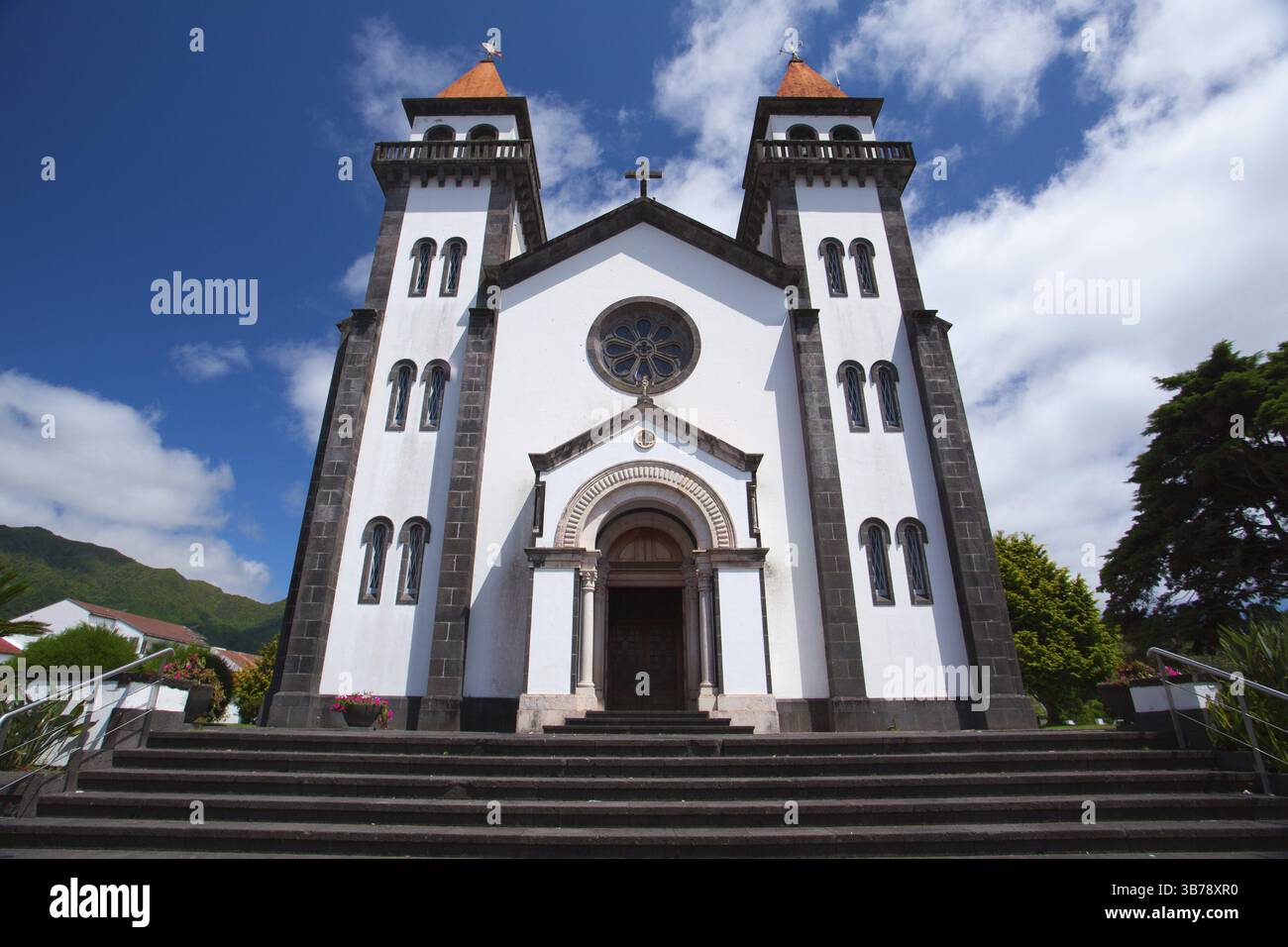 Turm der Kirche St. Sebastian (Igreja Matriz de Sao Sebastiao) in Ponta Delgada, San Miguel, der Autonomen Region der Azoren, Portugal, Europa Stockfoto