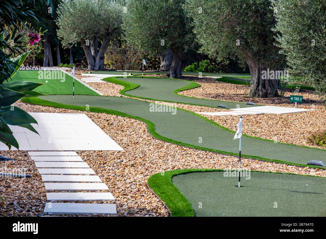 ESTOMBAR, PORTUGAL - 5. Oktober 2024: Minigolfplatz auf dem Weingut 'Quinta dos Vales'. Stockfoto