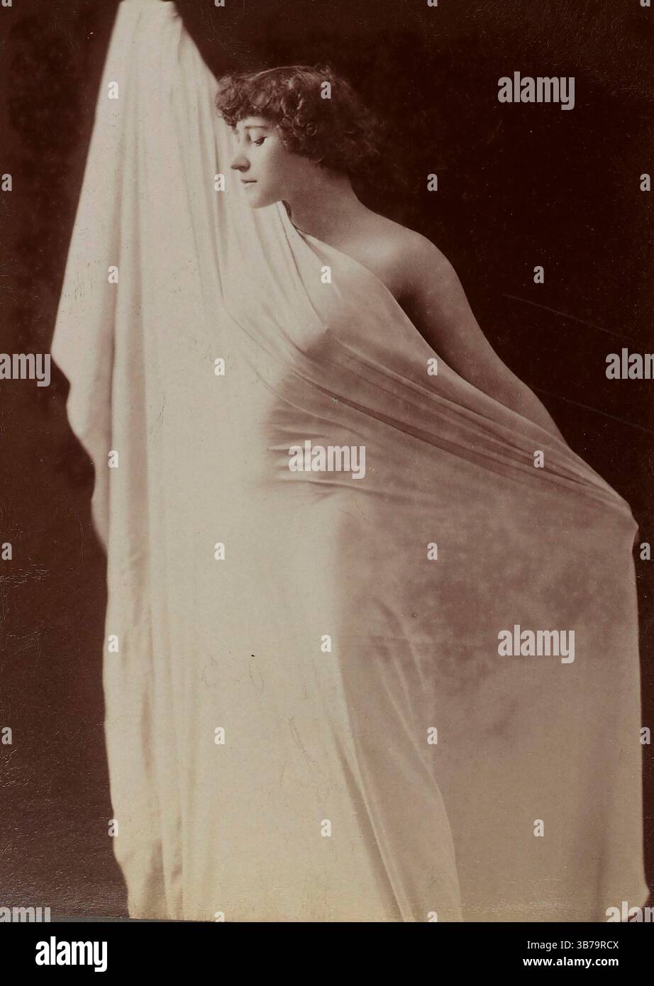 Porträt von Colette (1873-1954). MUSEUM: BIBLIOTHÈQUE NATIONALE DE FRANCE. Autor: Léopold-Emile Reutlinger. Stockfoto