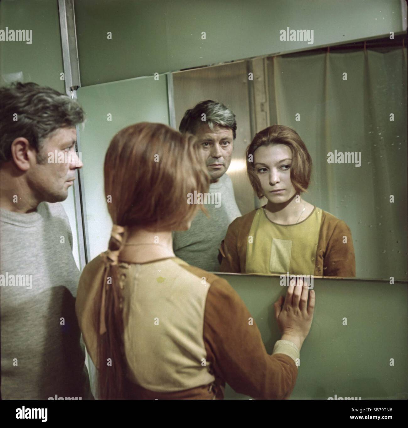 Moynali kiyimlardagi qizlarning onlayn pornosini tomosha qiling