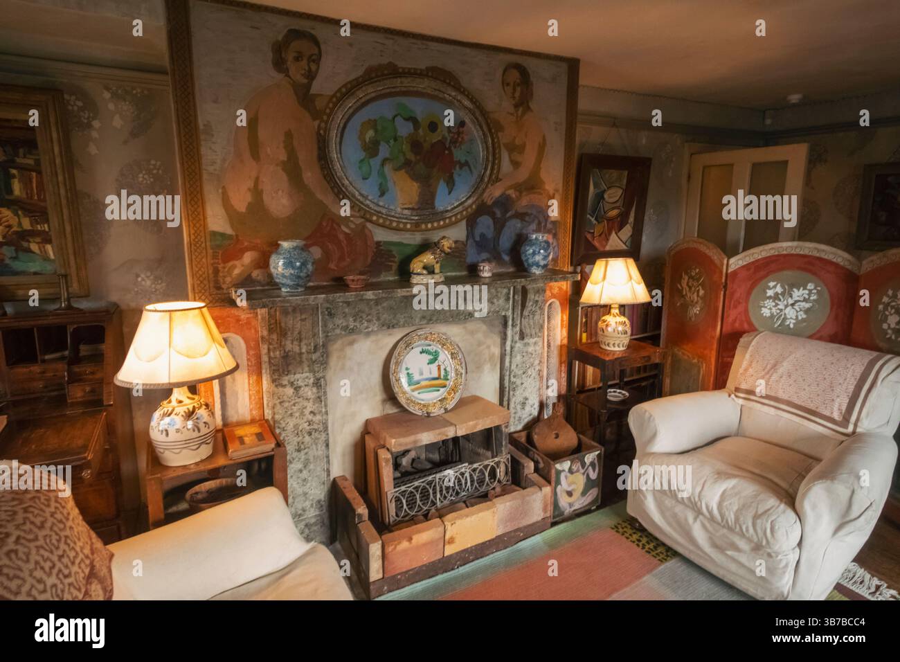 England, Sussex, East Sussex, West Firle, Charleston House Museum, Heimat von Duncan Grant und Vanessa Bell, The Living Room Stockfoto