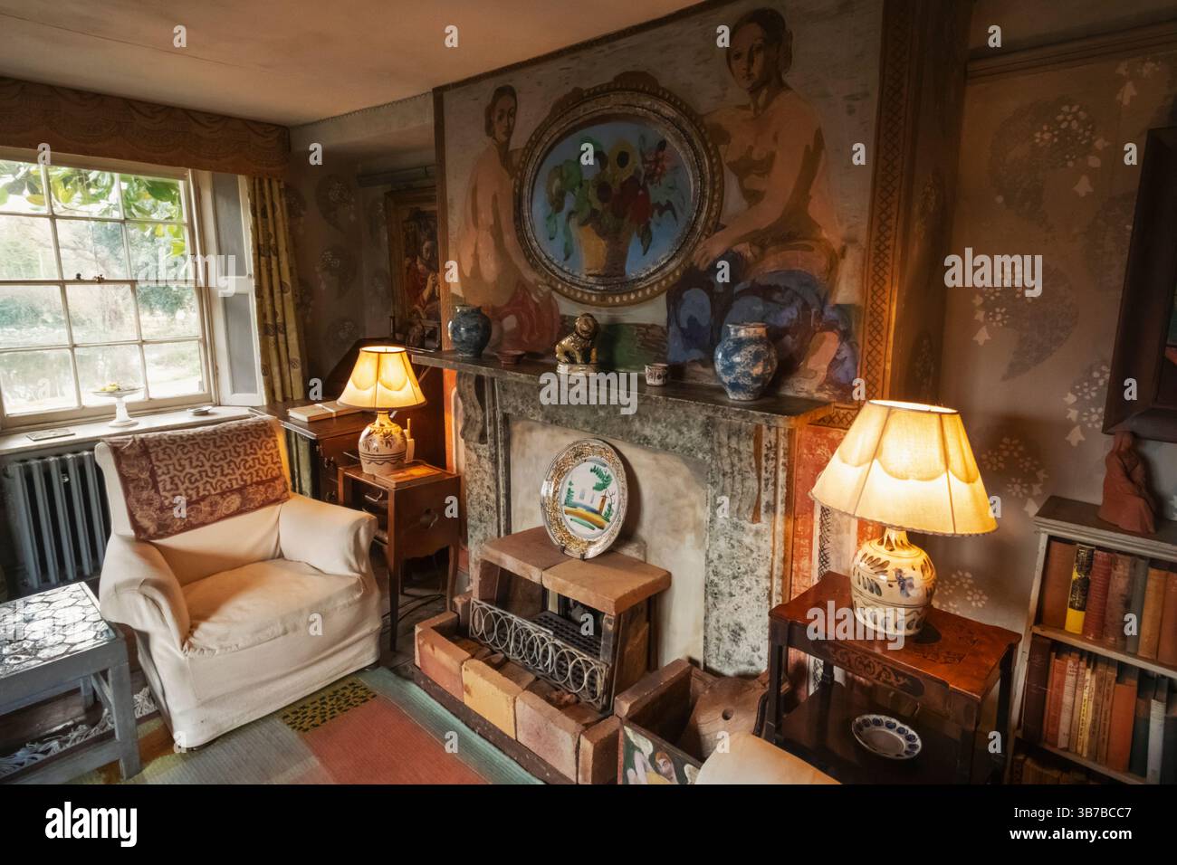 England, Sussex, East Sussex, West Firle, Charleston House Museum, Heimat von Duncan Grant und Vanessa Bell, The Living Room Stockfoto