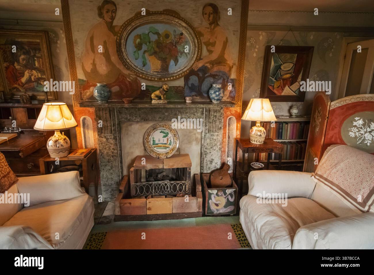 England, Sussex, East Sussex, West Firle, Charleston House Museum, Heimat von Duncan Grant und Vanessa Bell, The Living Room Stockfoto