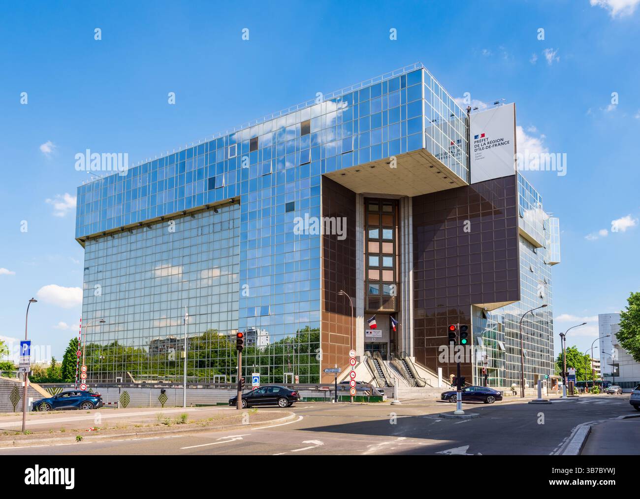 Hauptsitz der Präfektur Paris und der Region Ile de France in Paris, Frankreich, untergebracht im Gebäude „Le Ponant“. Stockfoto