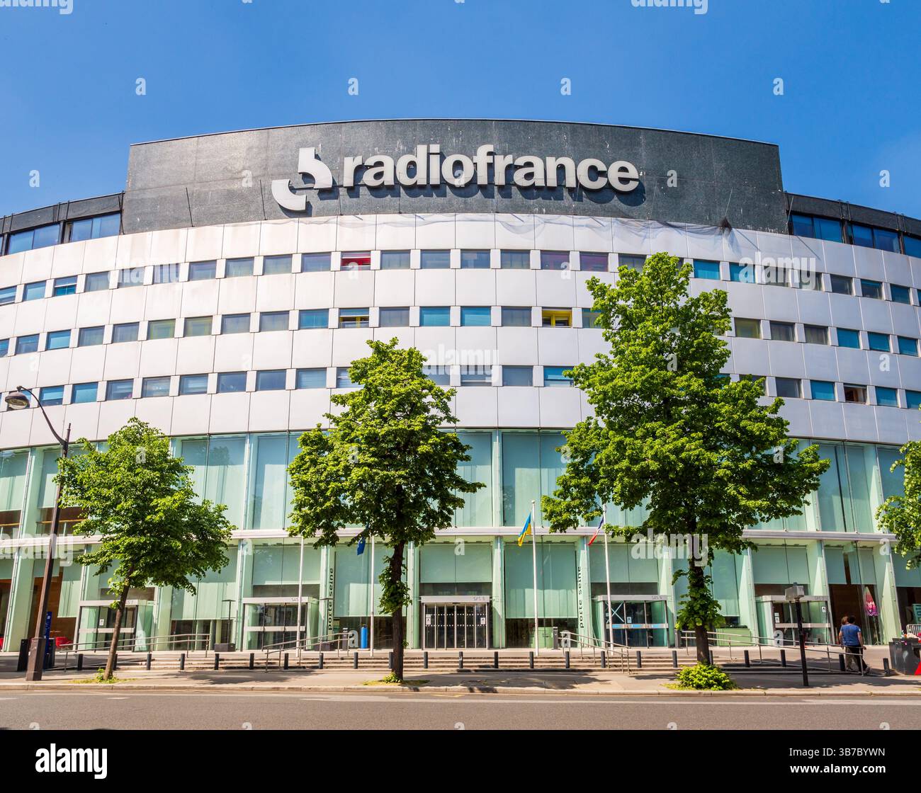 Fassade des Maison de la Radio et de la Musique in Paris, Frankreich, Sitz des französischen öffentlich-rechtlichen Rundfunks Radio France. Stockfoto