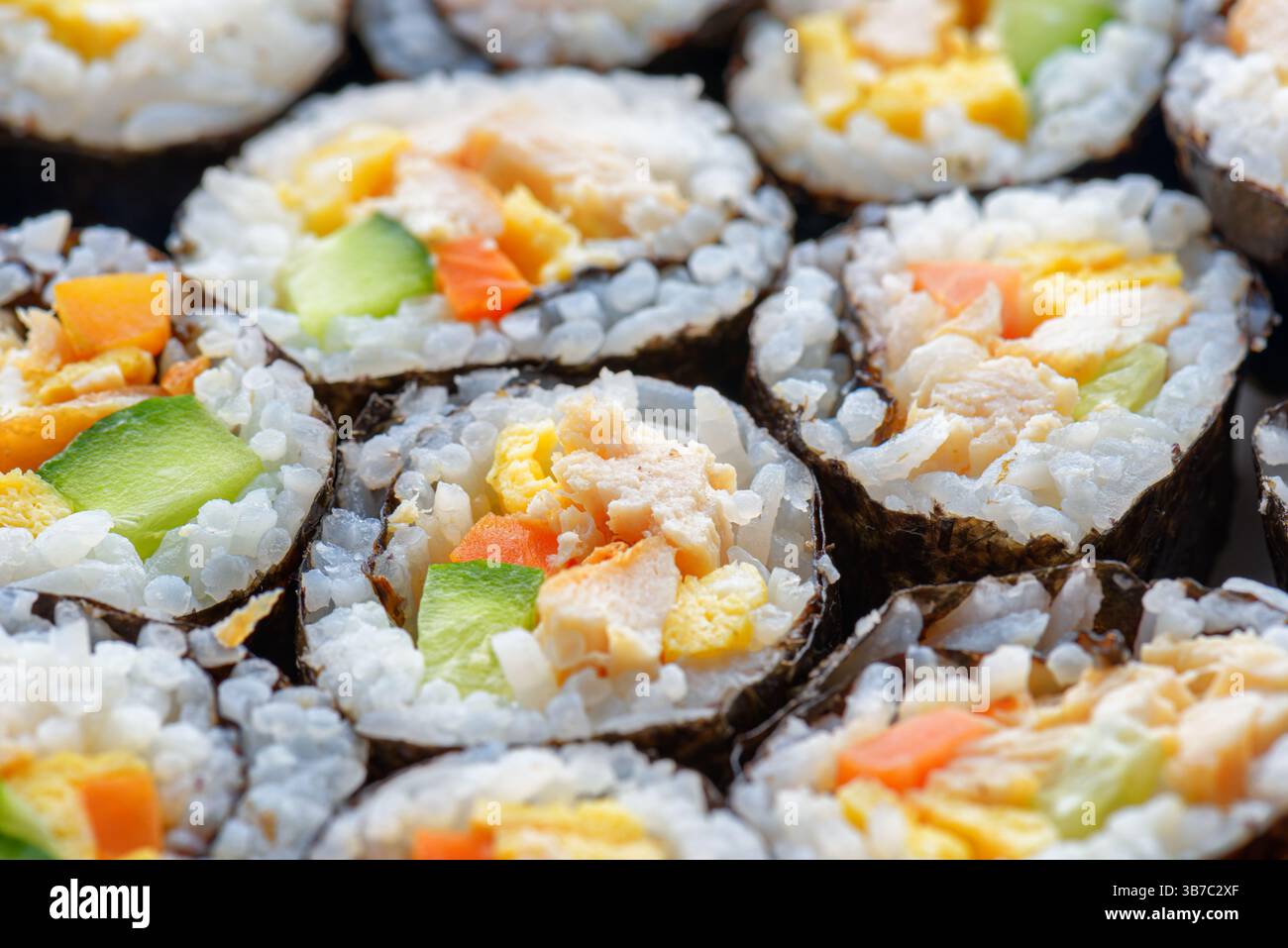 Nahaufnahme der Gimbap (Kimbap). Traditionelles koreanisches Gericht Stockfoto