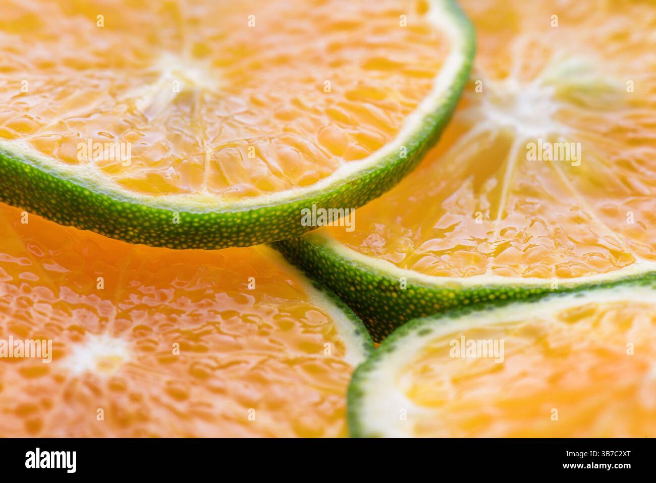 Nahaufnahme der geschnittenen frischen saftigen Orange Stockfoto