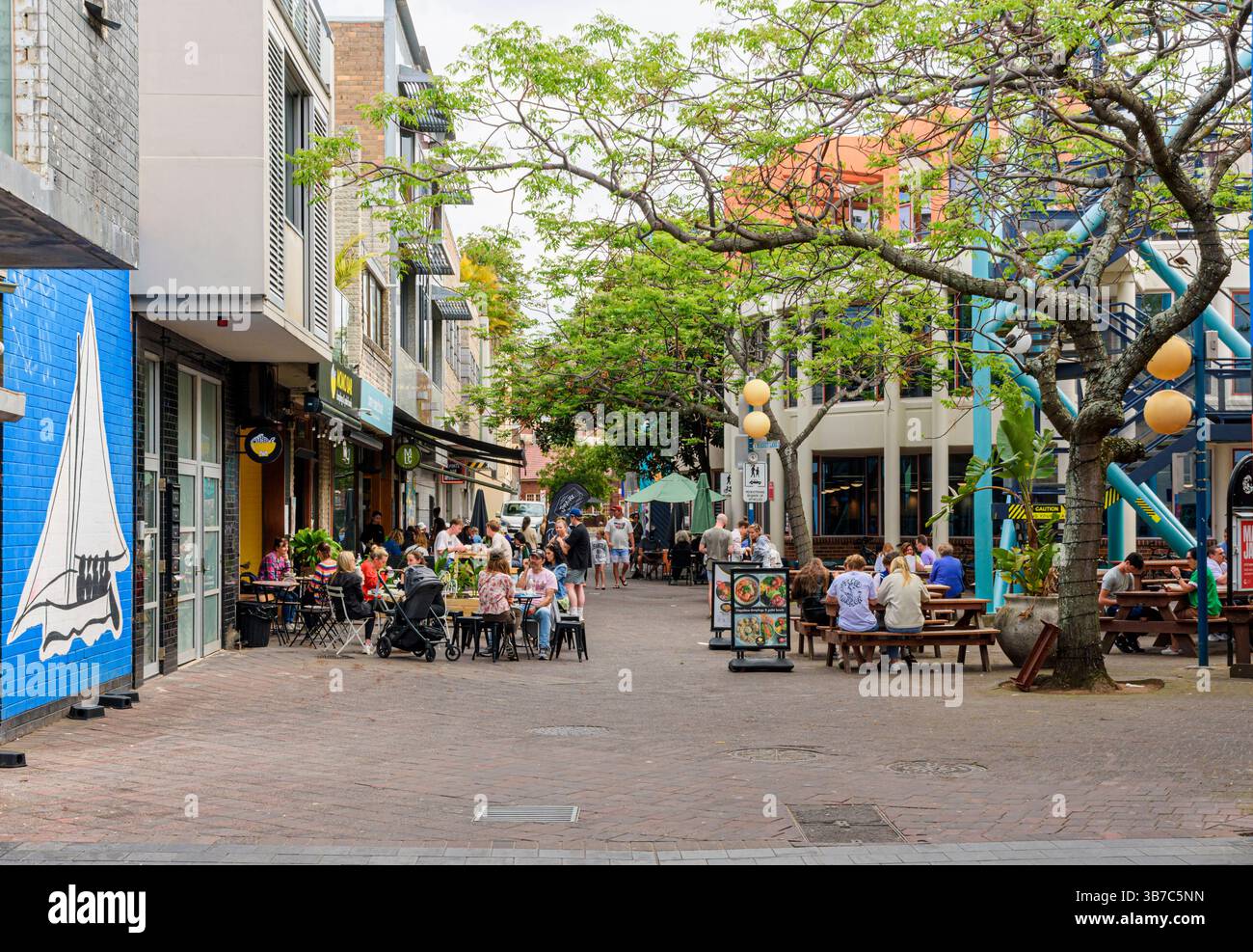 Cafés und Restaurants in den Seitenstraßen von Manly, New South Wales, Australien Stockfoto