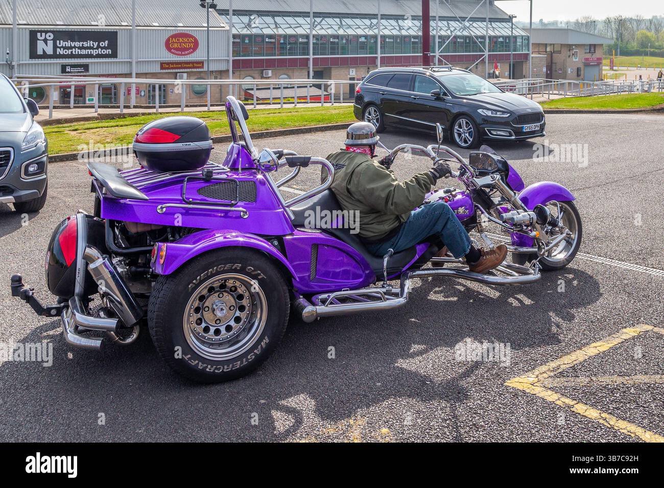 12. April 2025 Northampton, Großbritannien. Northants V Twin Fahrradtour für wohltätige Zwecke für das Cynthia Spencer Hospiz für Harley und Buell Fahrer. Stockfoto