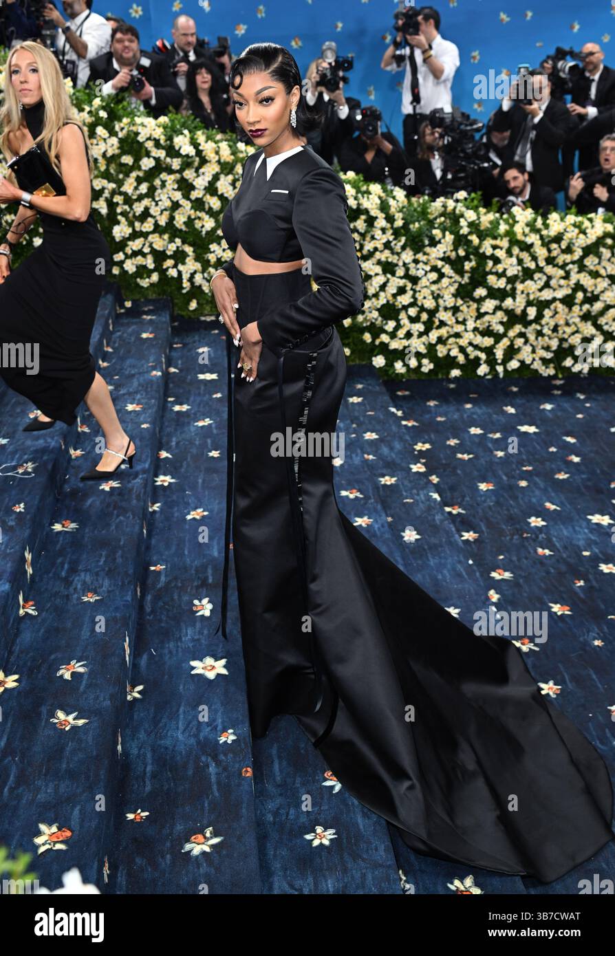New York, USA. Mai 2025. Angel Reese bei der Benefizgala des Kostüminstituts 2025 anlässlich der Eröffnung der Ausstellung Superfine, Tailoring Black Style. Im Metropolitan Museum of Art Quelle: Doug Peters/EMPICS/Alamy Live News Stockfoto