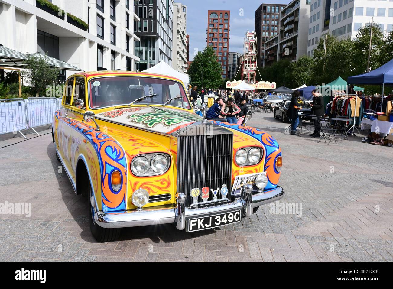 John Lennon's Psychedelic Rolls Royce beim Classic Car Boot Sale in Kings Cross, London Stockfoto