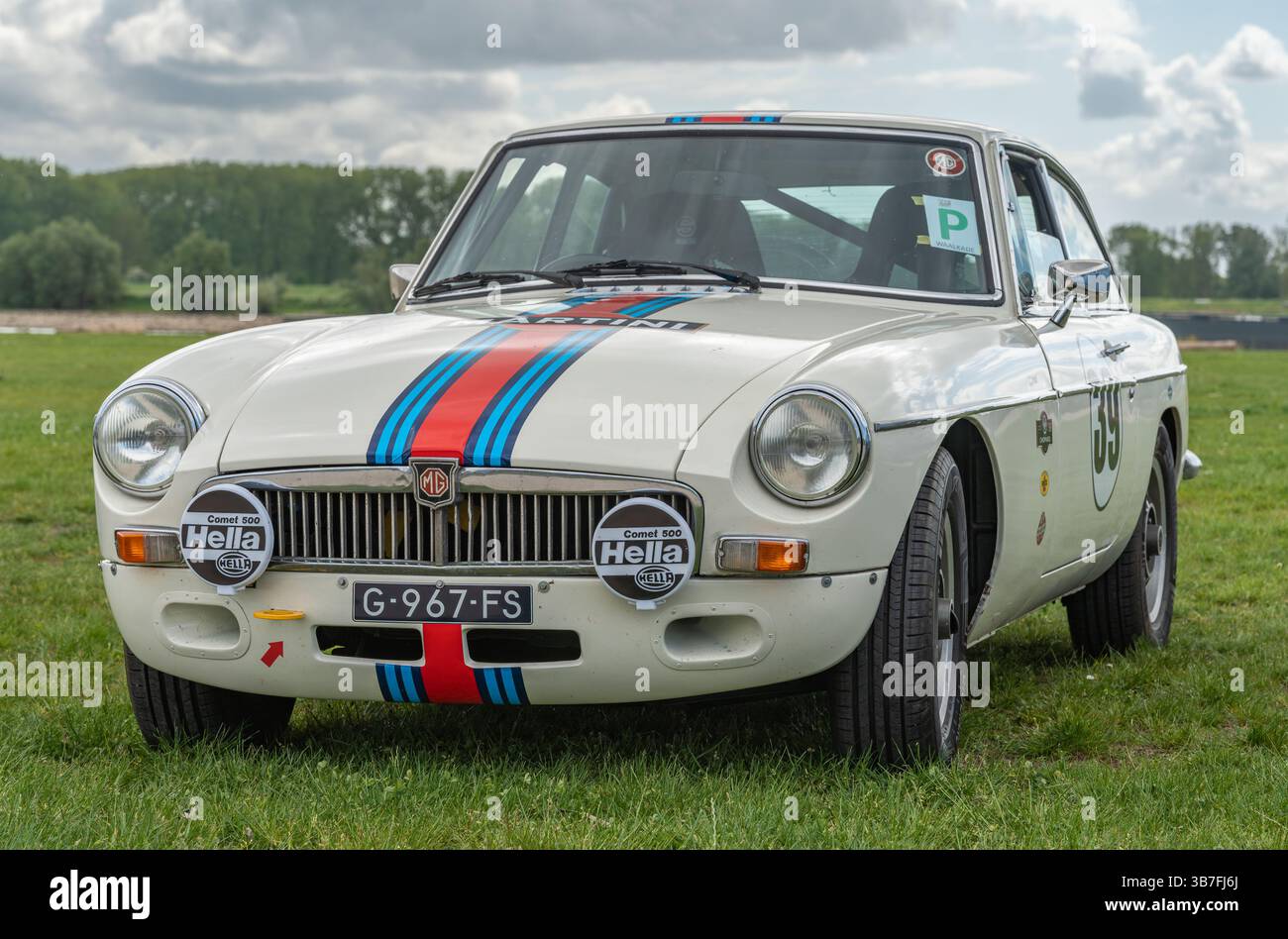 Tiel, Niederlande, 04.05.2025, klassischer britischer Sportwagen MGB GT ab 1979 bei Betuwse Fruitrit Stockfoto