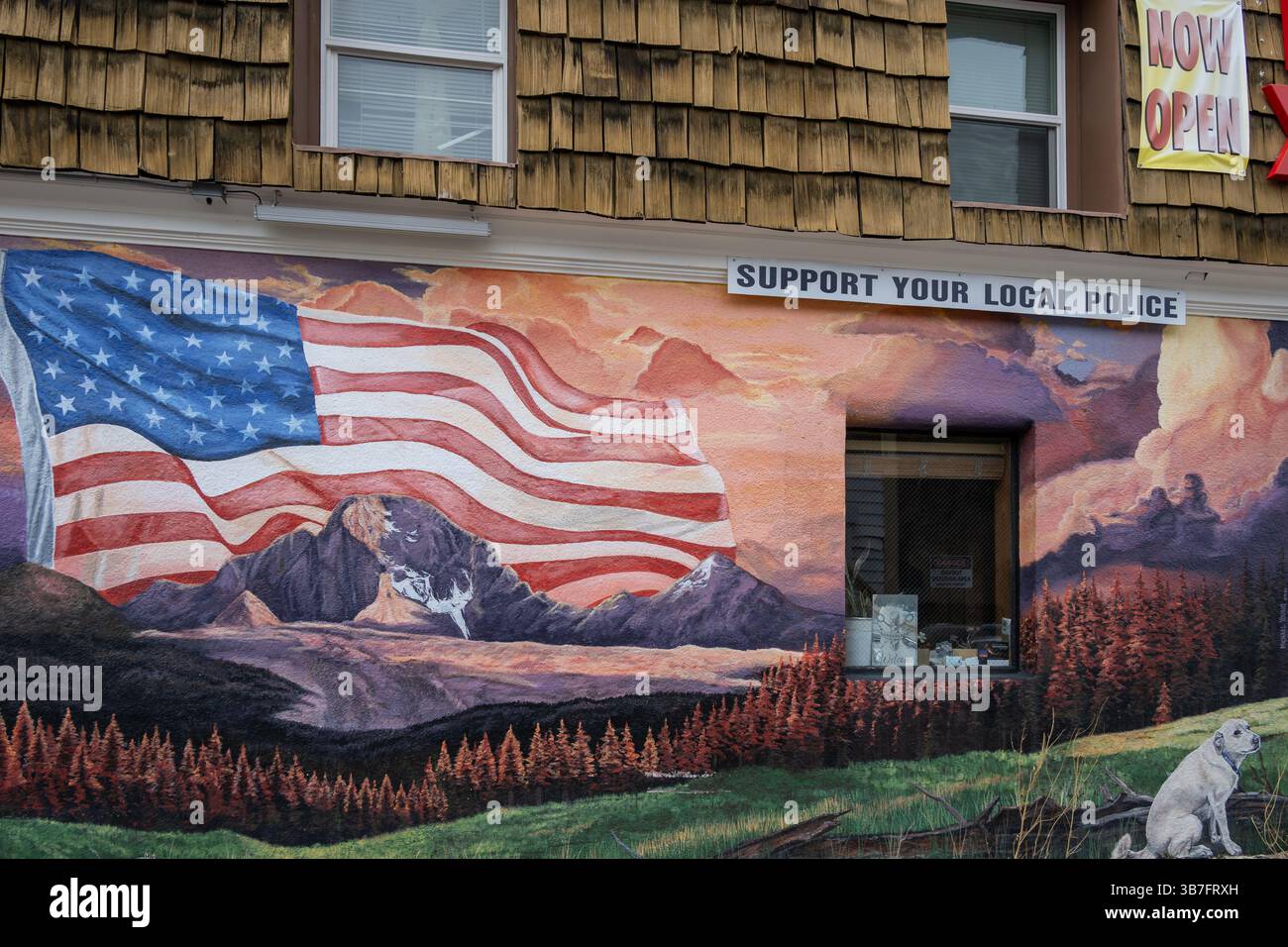 Das Wandgemälde 'Support Your Local Police' in Estes Park, Colorado. Stockfoto