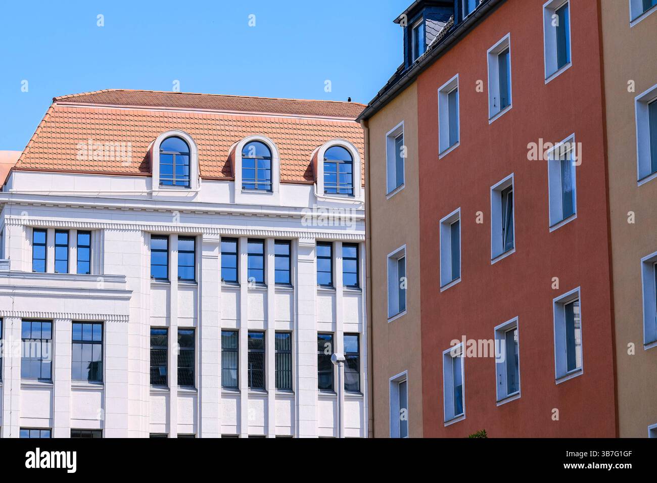 Düsseldorf 06.05.2025 Wohnungen Wohnungsnot Mietswohnung Mieten Mietpreis soziale Wohnungsbau Sozialwohnung Immobilien Wohnraummangel Wohnung Baustelle Neubau Mehrfamilienhaus Mietspiegel Mietpreisspiegel Immobilie Wohnungsmangel Baustau Wohnimmobilie Wohnungsimmobilien Mietpreise Altbau Leerstand Baumaterial Baustoffe Ballungsgebiet bezahlbarer Wohnraum CO2-Preis CO2 Bundes-Klimaschutzgesetz Heizen Heizung Klimapaket Mieter Vermieter Mietpreisbremse Klimasteuer Energiewende Büro Homeoffice Home-Office Konjunkturpaket Grundsteuererklärung Wohngeld Grundsteuererklärung Wohngeld Wohngeld Wohngeld Wohngeld Stockfoto