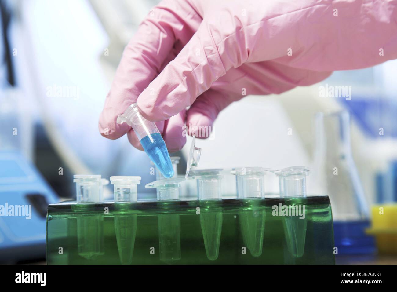 Arbeitsplatz modernes Labor für molekularbiologische Tests Stockfoto