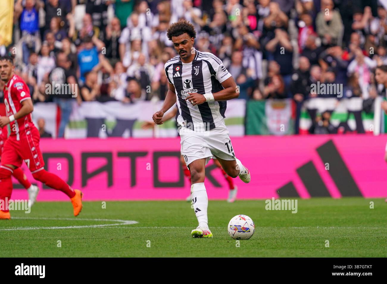 Turin, Italien. April 2025. Renato Veiga, während des FC Juventus gegen AC Monza, Serie A, im Allianz Stadium. Quelle: Alessio Morgese / Emage / Alamy Live News Stockfoto