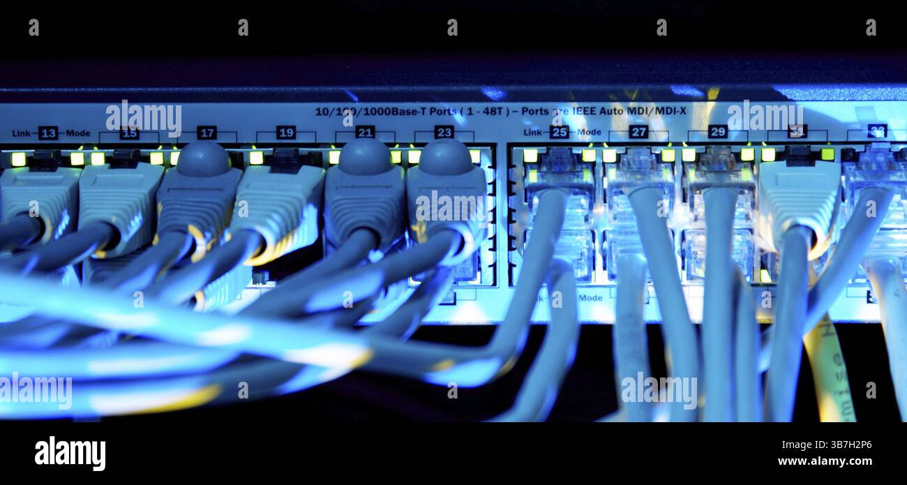 Supercomputer mit Kabel und Lampen Stockfoto