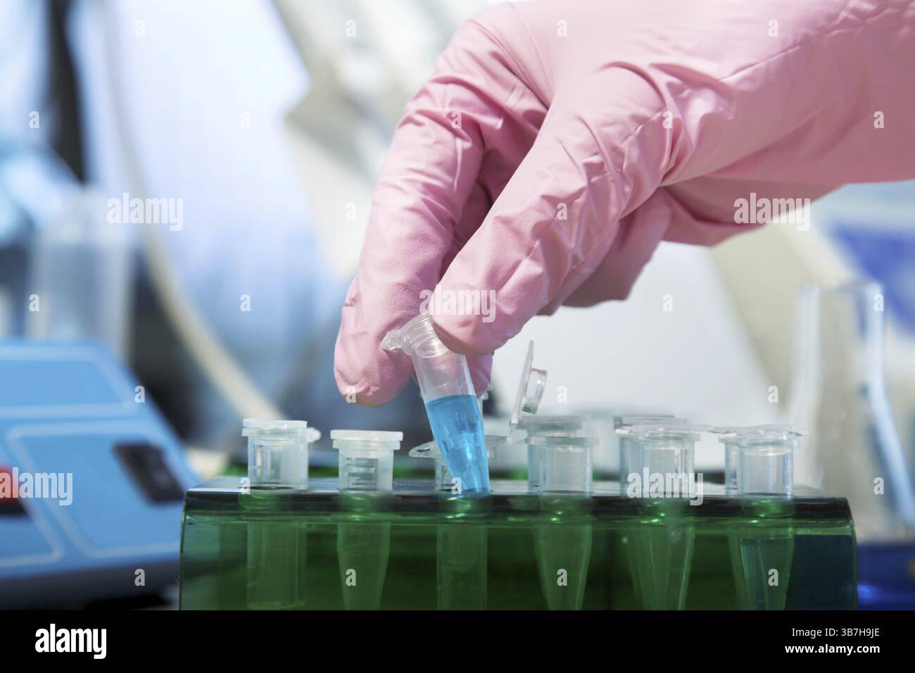 Arbeitsplatz modernes Labor für molekularbiologische Tests Stockfoto