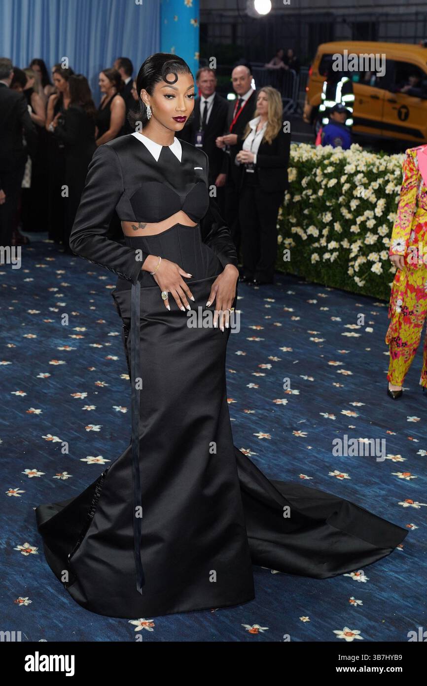 Ny. Mai 2025. Angel Reese bei der Ankunft für die 2025 Costume Institute Exhibition Superfine: Tailoring Black Style Opening Night Met Gala - Teil 7, The Metropolitan Museum of Art, New York, NY, 05. Mai 2025. Quelle: Kristin Callahan/Everett Collection/Alamy Live News Stockfoto