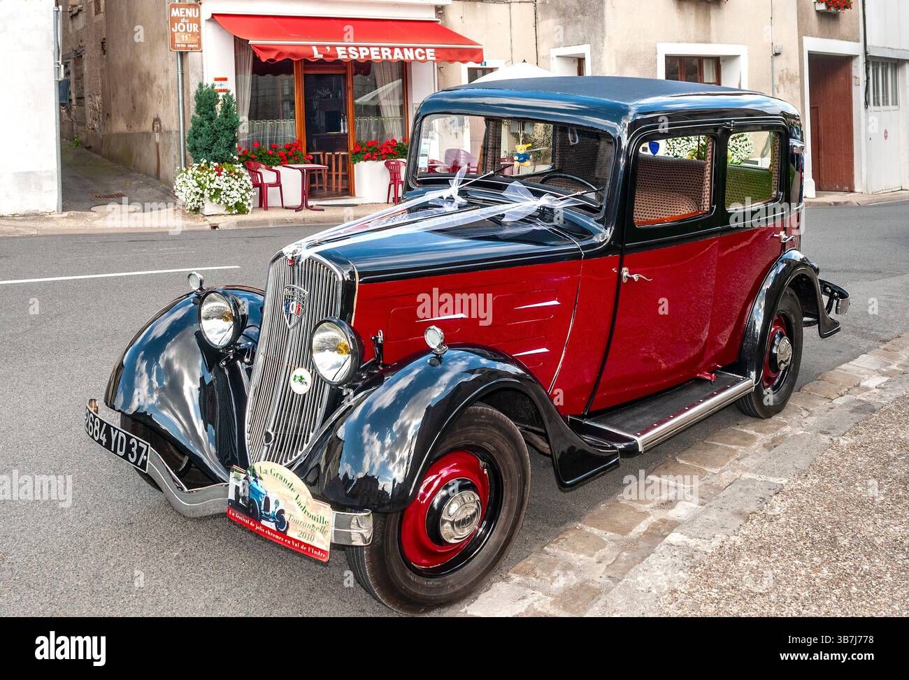 Klassischer Peugeot 1929/1937 201 für Hochzeiten - Preuilly-sur-Claise, Indre-et-Loire (37), Frankreich. Stockfoto