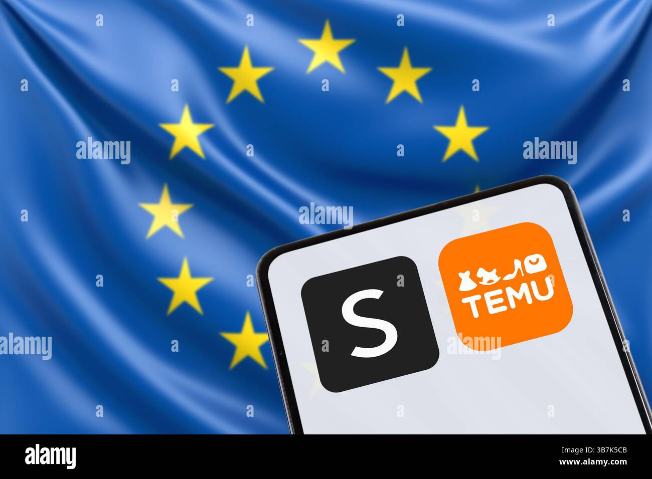 Stuttgart, Deutschland – 8. Februar 2025: Temu und Shein App-Logo Online-Marktplatz aus China mit EU-Flagge E-Commerce auf einem Mobiltelefon i Stockfoto