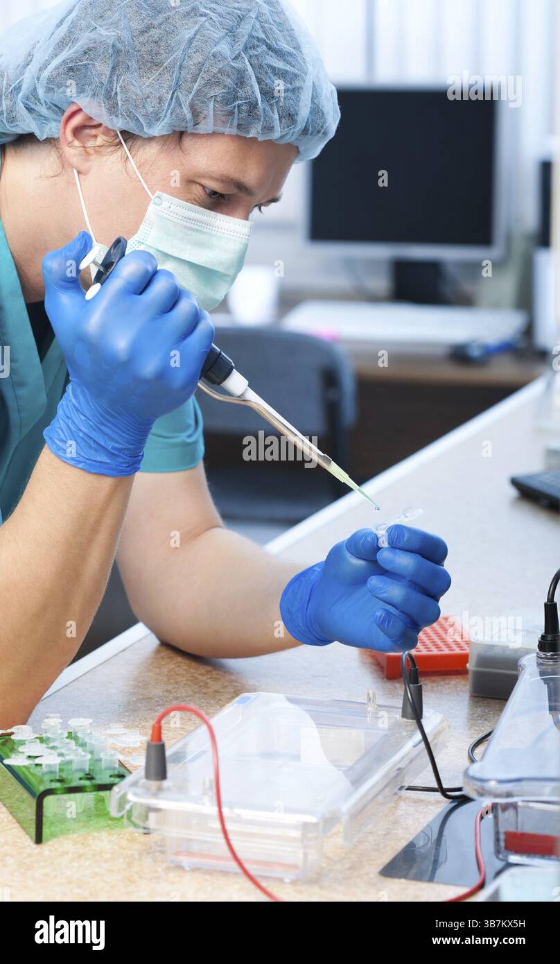 Arbeitsplatz modernes Labor für molekularbiologische Tests Stockfoto