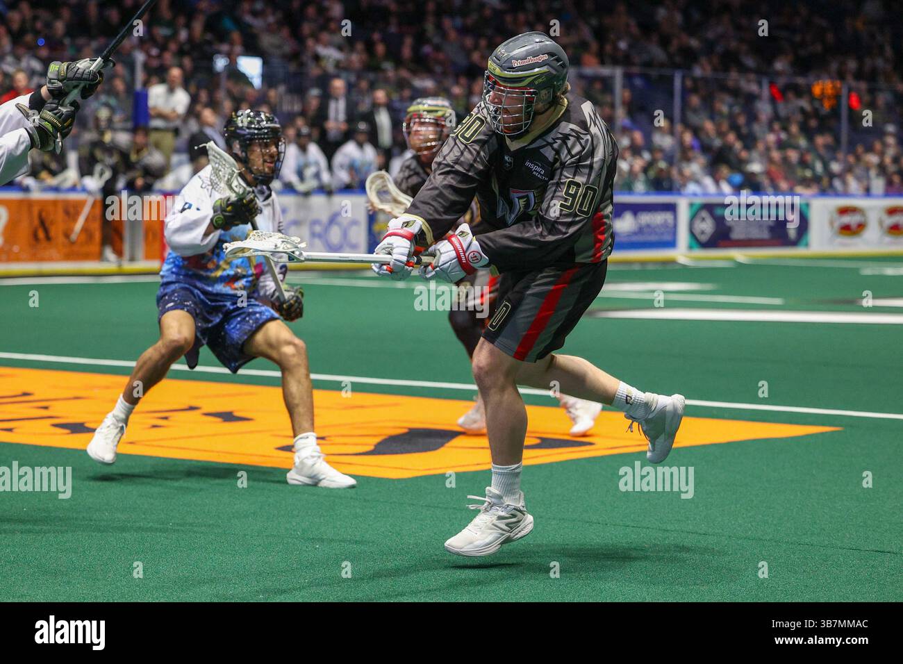 21. April 2024: Philadelphia Wings Forward Ben McIntosh (90) läuft während eines Spiels gegen die Rochester Knighthawks. Die Rochester Knighthawks veranstalteten die Philadelphia Wings am Marvel Super Hero Day in einem Spiel der National Lacrosse League in der Blue Cross Arena in Rochester, New York. (Jonathan Tenca/CSM) (Bild: © Jonathan Tenca/CSM via ZUMA Press Wire) Stockfoto