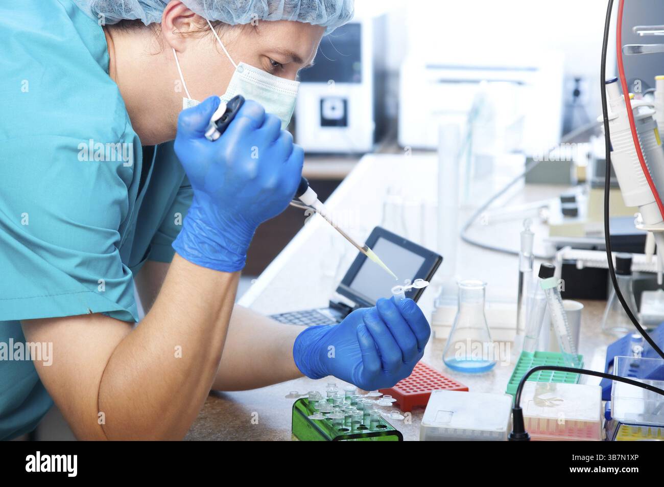 Arbeitsplatz modernes Labor für molekularbiologische Tests Stockfoto