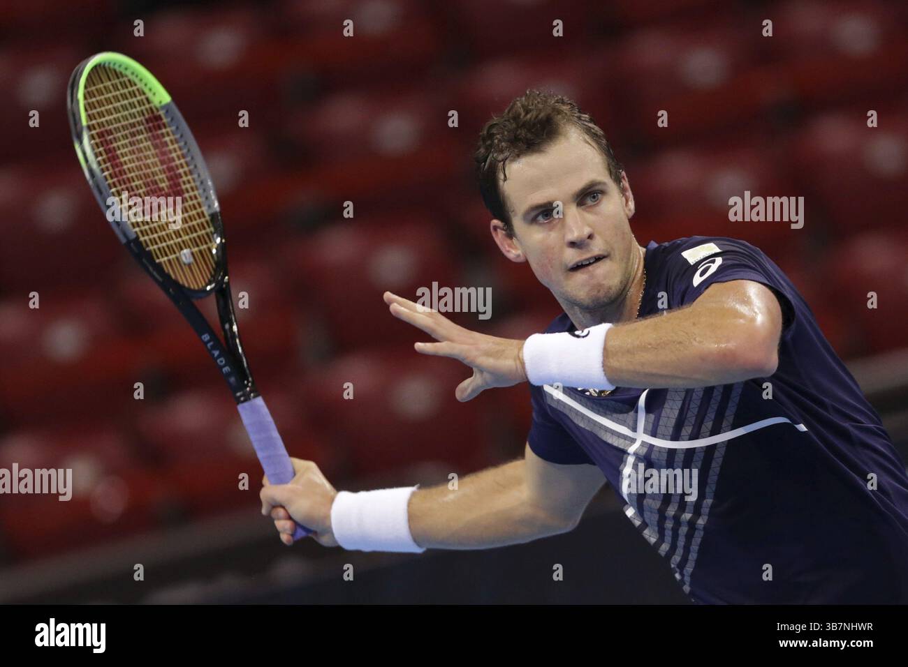 Sofia, Bulgarien - 10. November 2020: Kanadas Vasek Pospisil im Kampf gegen Jan-Lennard Struff während der ATP 250 Sofia Open, Sofia, Bulg Stockfoto
