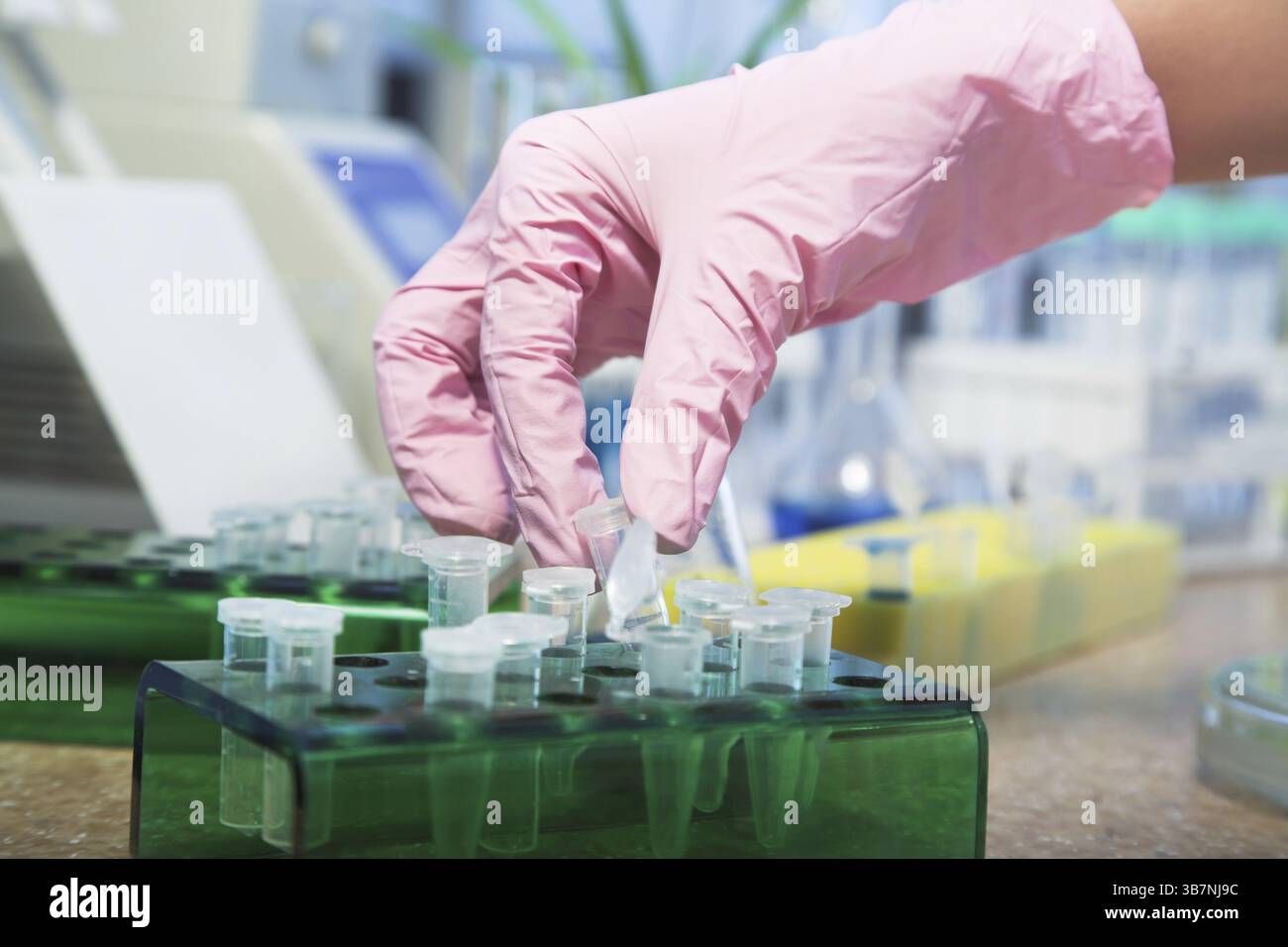 Arbeitsplatz modernes Labor für molekularbiologische Tests Stockfoto