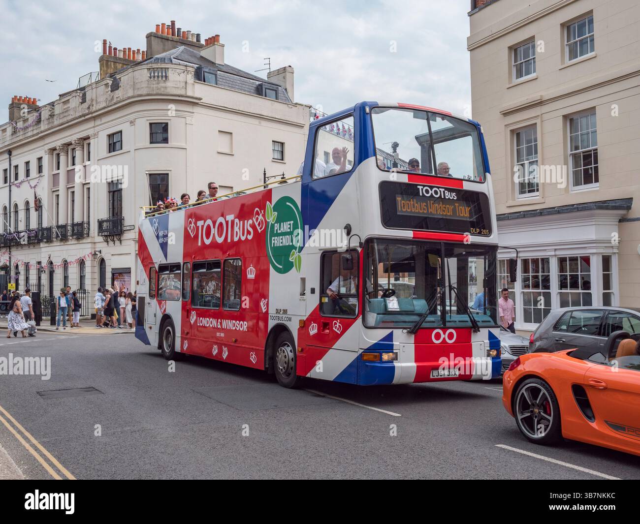Die Tootbus Windsor Tour im offenen Bus in Windsor, Berkshire, Großbritannien. Stockfoto