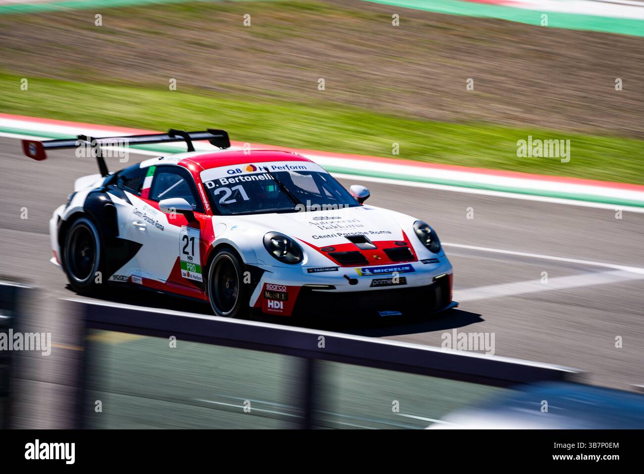 1. Juni 2024, Imola, Italien: Bertonelli Diego, italienischer Fahrer des Fahrerlebnisteams, tritt beim Qualifying des Porsche Carrera Cup Italia auf der Enzo e Dino Ferrari International Racetrack an. (Kreditbild: © Luca Martini/SOPA Images via ZUMA Press Wire) Stockfoto