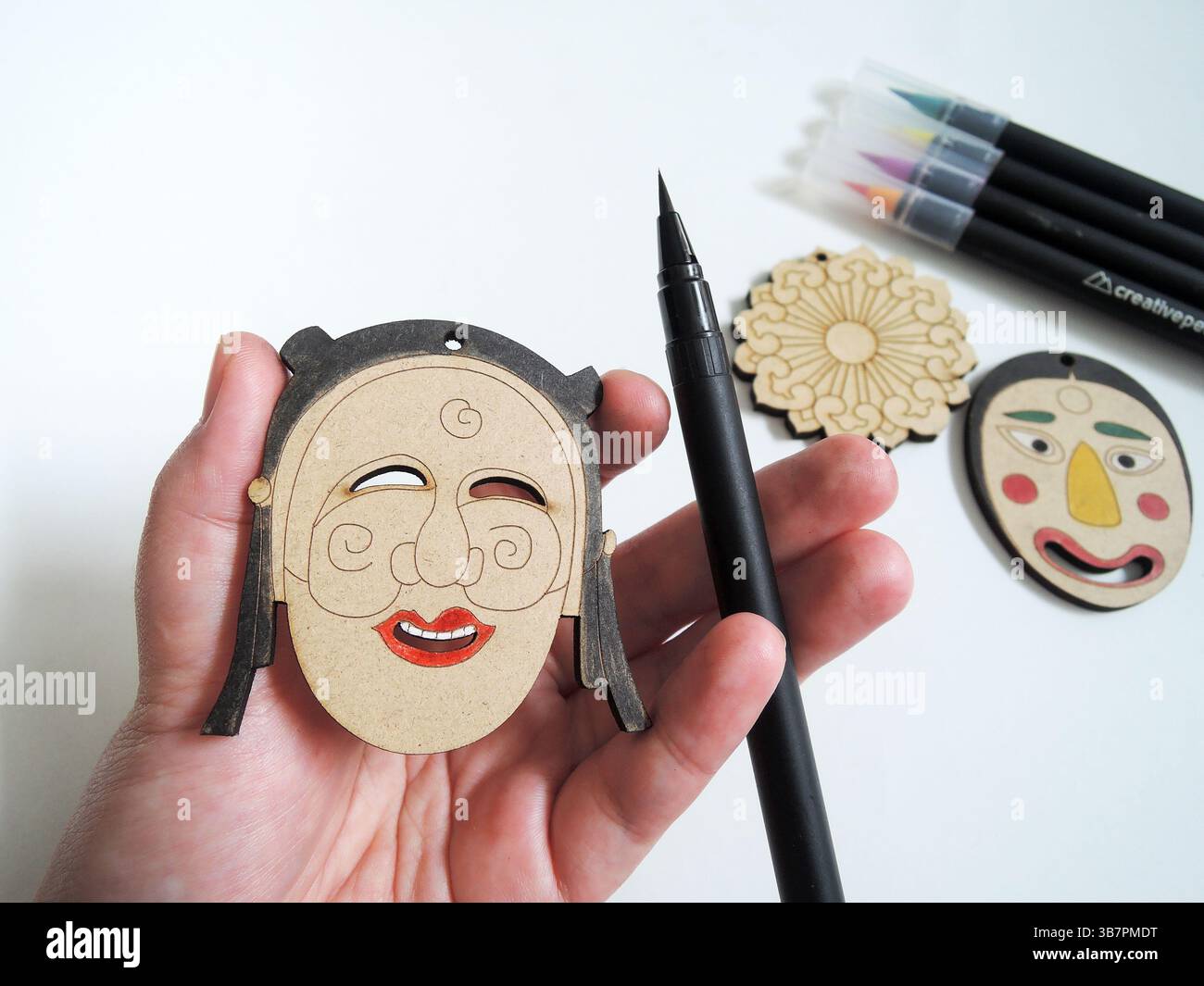 Traditionelle koreanische Hahoetal-Maske, die Kunsthandwerk herstellt Stockfoto