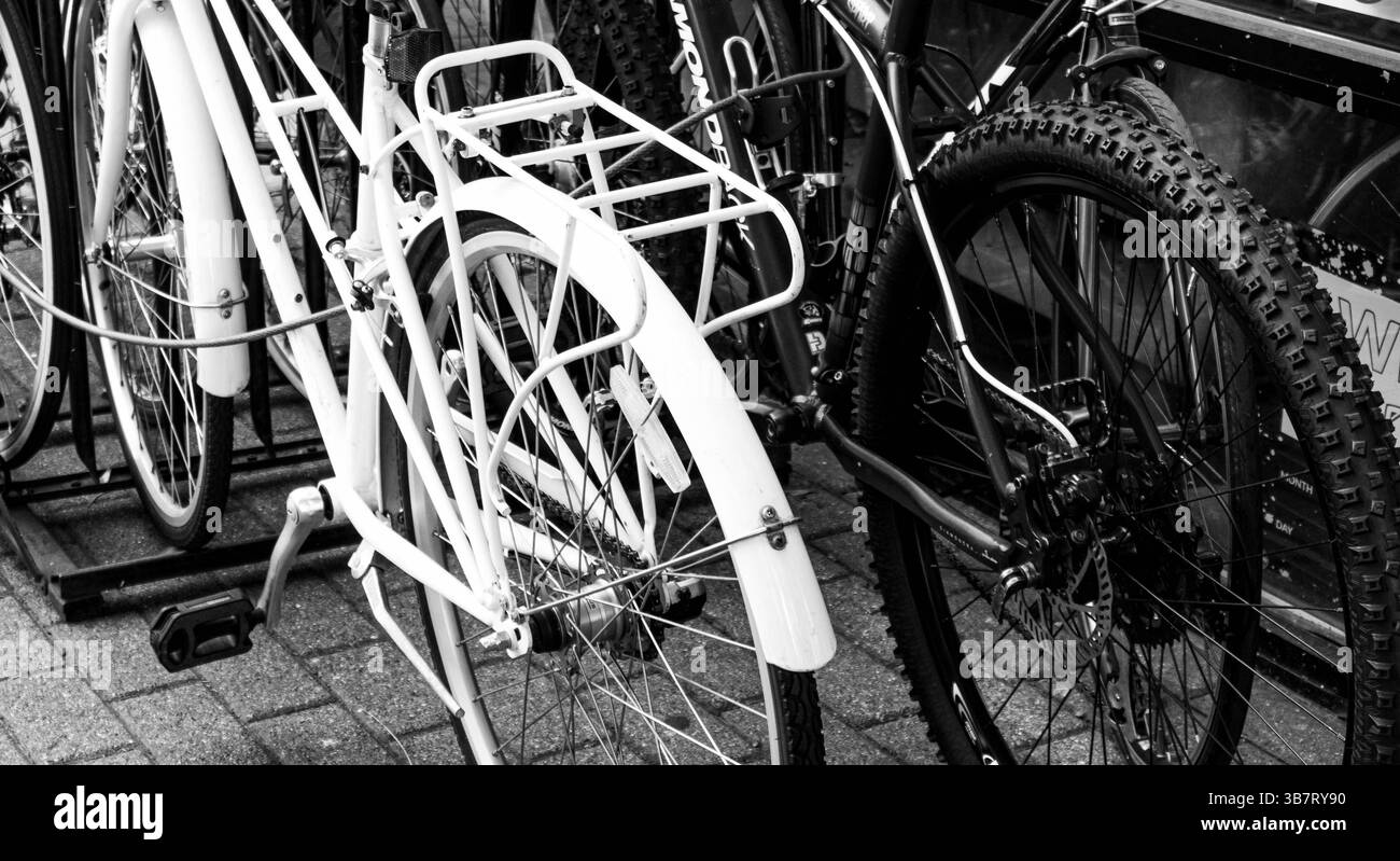 Schwarz-Weiß-Motorräder Stockfoto