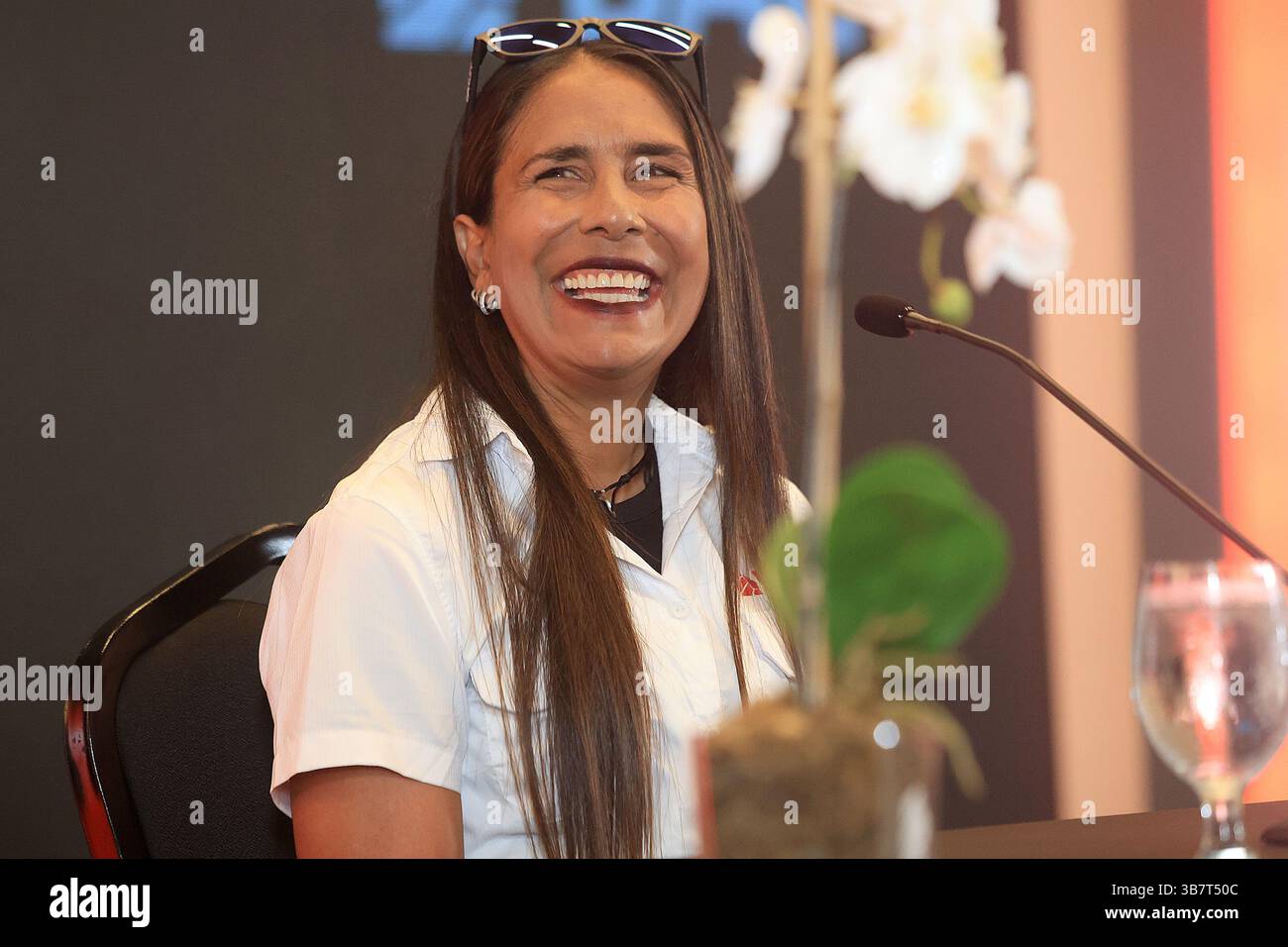 Juni 2024: 06/2024 Santa Ana. Conferencia de prensa con Ligia Madrigal, contando su experiencia relacionada con haber logrado llegar a la cumbre del Everest y haberse convertido en la primera mujer tica en lograrlo. Foto: Rafael Pacheco Granados (Foto: © Rafael Pacheco Granados/La Nacion Via ZUMA Press) Stockfoto