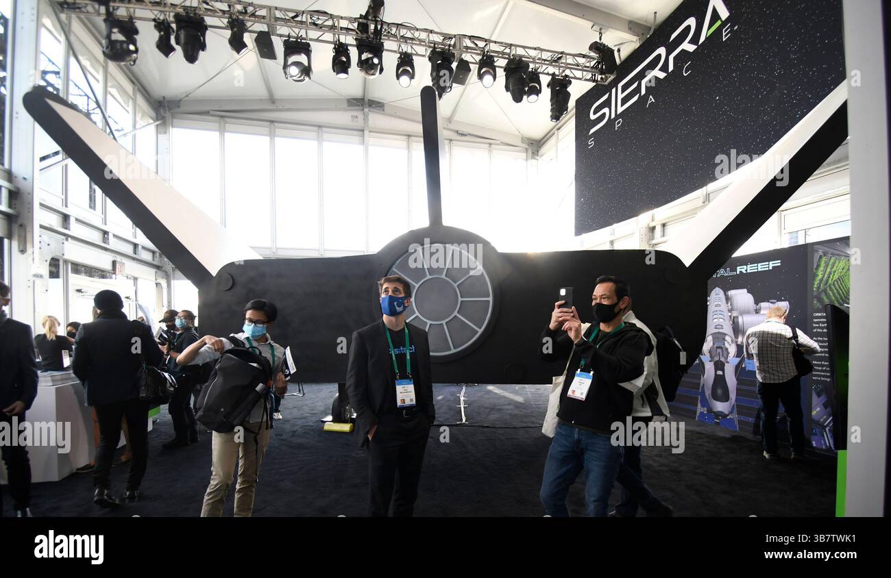 Sierra Space Dream Chaser Shuttle auf der CES 2022 Electronic Show, Mittwoch, Las Vegas NV/USA. Januar 2022. Heute bestätigte das Unternehmen, dass Sierra Space am Donnerstag, dem 16. November 2023, etwa 165 Mitarbeiter entlassen hat. Laut einer CNBC-Geschichte https://www.cnbc.com/2023/11/16/sierra-space-layoffs.html. (Foto: © Gene Blevins/ZUMA Press Wire) Stockfoto