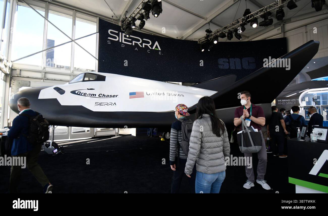 Sierra Space Dream Chaser Shuttle auf der CES 2022 Electronic Show, Mittwoch, Las Vegas NV/USA. Januar 2022. Heute bestätigte das Unternehmen, dass Sierra Space am Donnerstag, dem 16. November 2023, etwa 165 Mitarbeiter entlassen hat. Laut einer CNBC-Geschichte https://www.cnbc.com/2023/11/16/sierra-space-layoffs.html. (Foto: © Gene Blevins/ZUMA Press Wire) Stockfoto