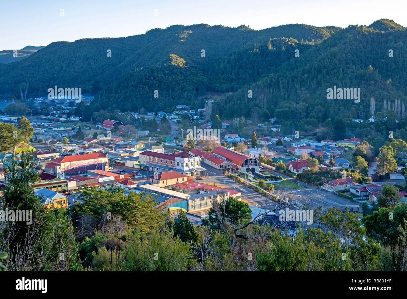 Überkopfaufnahme von Queenstown, Tasmanien Stockfoto