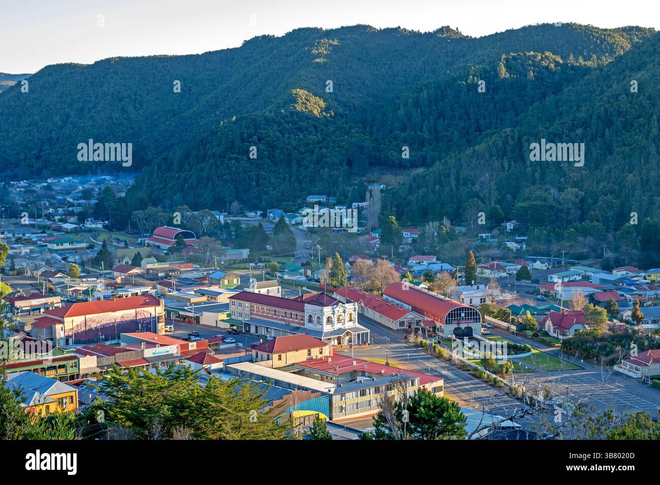 Überkopfaufnahme von Queenstown, Tasmanien Stockfoto