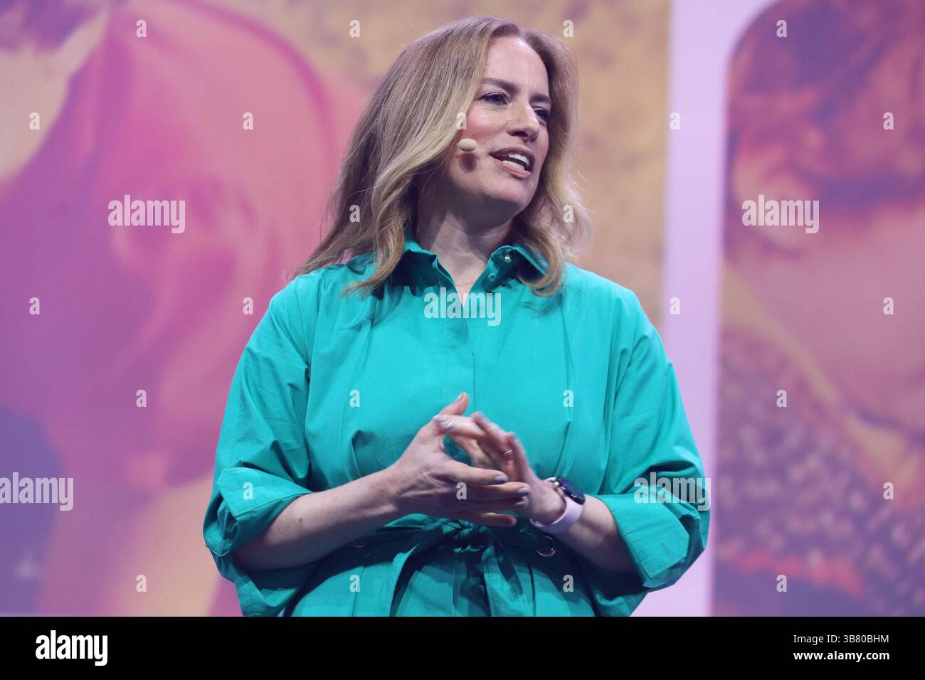 OMR Festival Tag 1 Hamburg Debbie Weinstein, OMR Festival Tag 1, Hamburg Messehallen, 06.05.2025 auf den großen Festival-Bühnen sprechen internationale Stars und Gestalter*innen sowie Hidden Champions aus der Digital-Wirtschaft, Popkultur, Bankenwesen, Sport und Politik über die aktuellsten Trends und wichtigsten Herausforderungen. *** OMR Festival Day 1 Hamburg Debbie Weinstein, OMR Festival Day 1, Hamburg Messehallen, 06 05 2025 Internationale Stars und Designer sowie Hidden Champions aus der digitalen Wirtschaft, Popkultur, Banking, Sport und Politik sprechen über die neuesten Trends und Mos Stockfoto