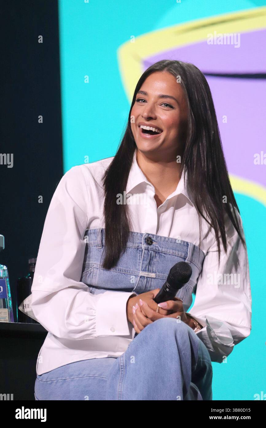 OMR Festival Tag 1 Hamburg Amira Aly, OMR Festival Tag 1, Hamburg Messehallen, 06.05.2025 auf den großen Festival-Bühnen sprechen internationale Stars und Gestalter*innen sowie Hidden Champions aus der Digital-Wirtschaft, Popkultur, Bankenwesen, Sport und Politik über die aktuellsten Trends und wichtigsten Herausforderungen. *** OMR Festival Day 1 Hamburg Amira Aly, OMR Festival Day 1, Hamburg Messehallen, 06 05 2025 Internationale Stars und Designer sowie Hidden Champions aus der digitalen Wirtschaft, Popkultur, Banking, Sport und Politik sprechen über die neuesten Trends und wichtigsten ch Stockfoto