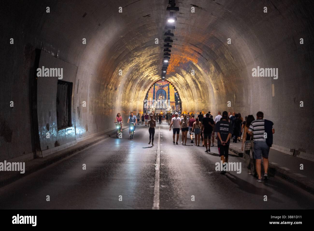 Budapest, Ungarn - 20. August 2024: Budapests versteckte Passage: Die faszinierende Geschichte des Budai Schlosstunnels Stockfoto