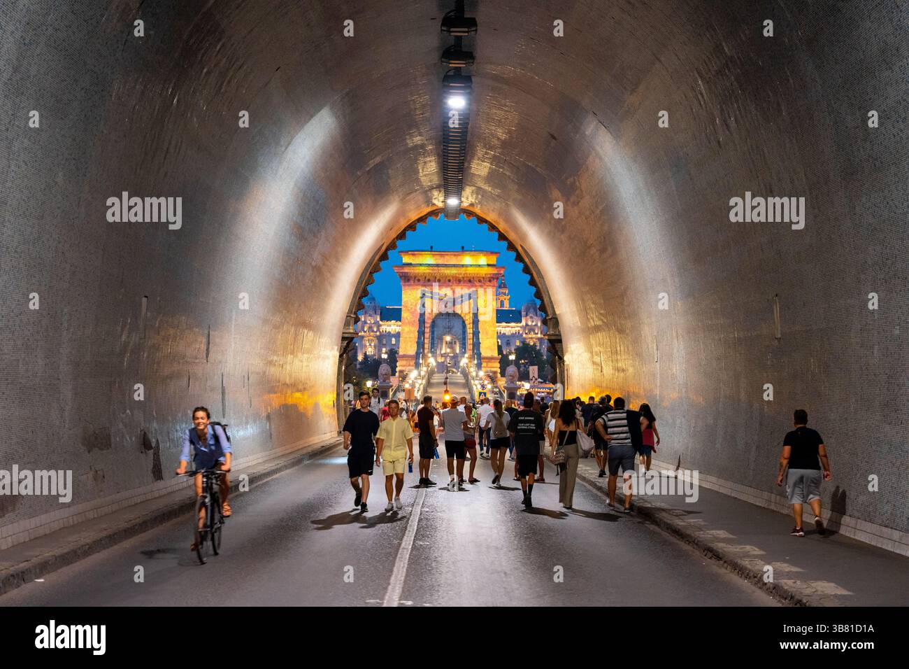 Budapest, Ungarn - 20. August 2024: Budapests versteckte Passage: Die faszinierende Geschichte des Budai Schlosstunnels Stockfoto