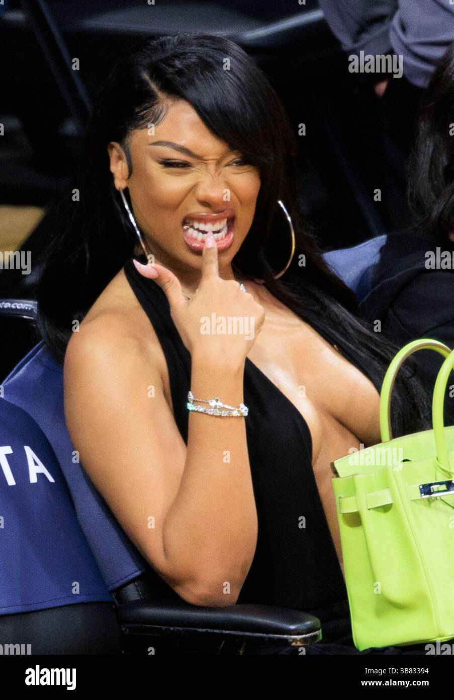 7. April 2024, Los Angeles, Kalifornien, USA: Megan Thee Stallion besucht das NBA-Spiel zwischen den Los Angeles Lakers und den Minnesota Timberwolves am Sonntag, 7. April 2024 in der Crypto.com Arena in Los Angeles, Kalifornien. JAVIER ROJAS/PI (Foto: © PI via ZUMA Press Wire) Stockfoto