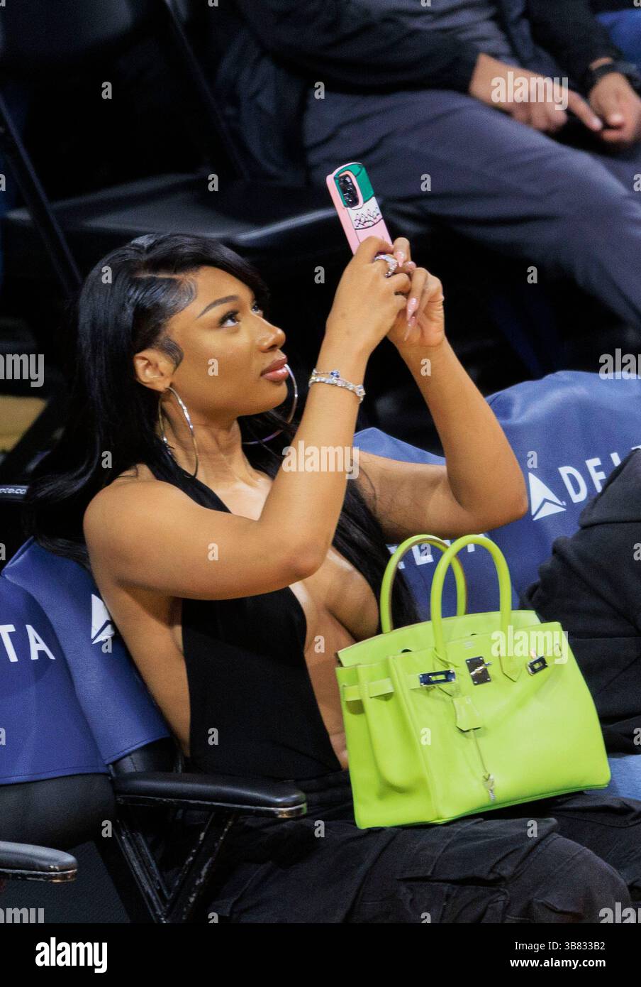 7. April 2024, Los Angeles, Kalifornien, USA: Megan Thee Stallion besucht das NBA-Spiel zwischen den Los Angeles Lakers und den Minnesota Timberwolves am Sonntag, 7. April 2024 in der Crypto.com Arena in Los Angeles, Kalifornien. JAVIER ROJAS/PI (Foto: © PI via ZUMA Press Wire) Stockfoto