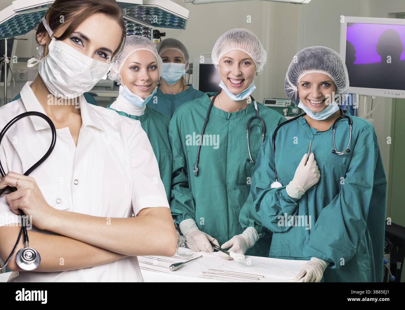 OP-Team nach Operation in einem OP-Raum Stockfoto