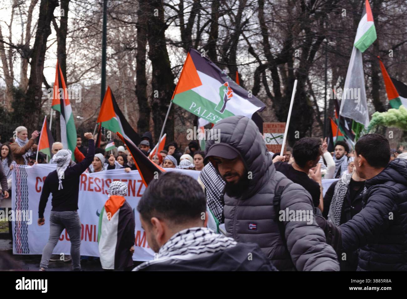 Januar 2018, Mailand, Mailand, Italien: Anlässlich der nationalen Demonstration, um genug zum Völkermord am palästinensischen Volk zu sagen, schreitet die Prozession durch die Straßen Mailands und ruft „freies Palästina“ (Foto: © Rachele Cipollini/ZUMA Press Wire) Stockfoto